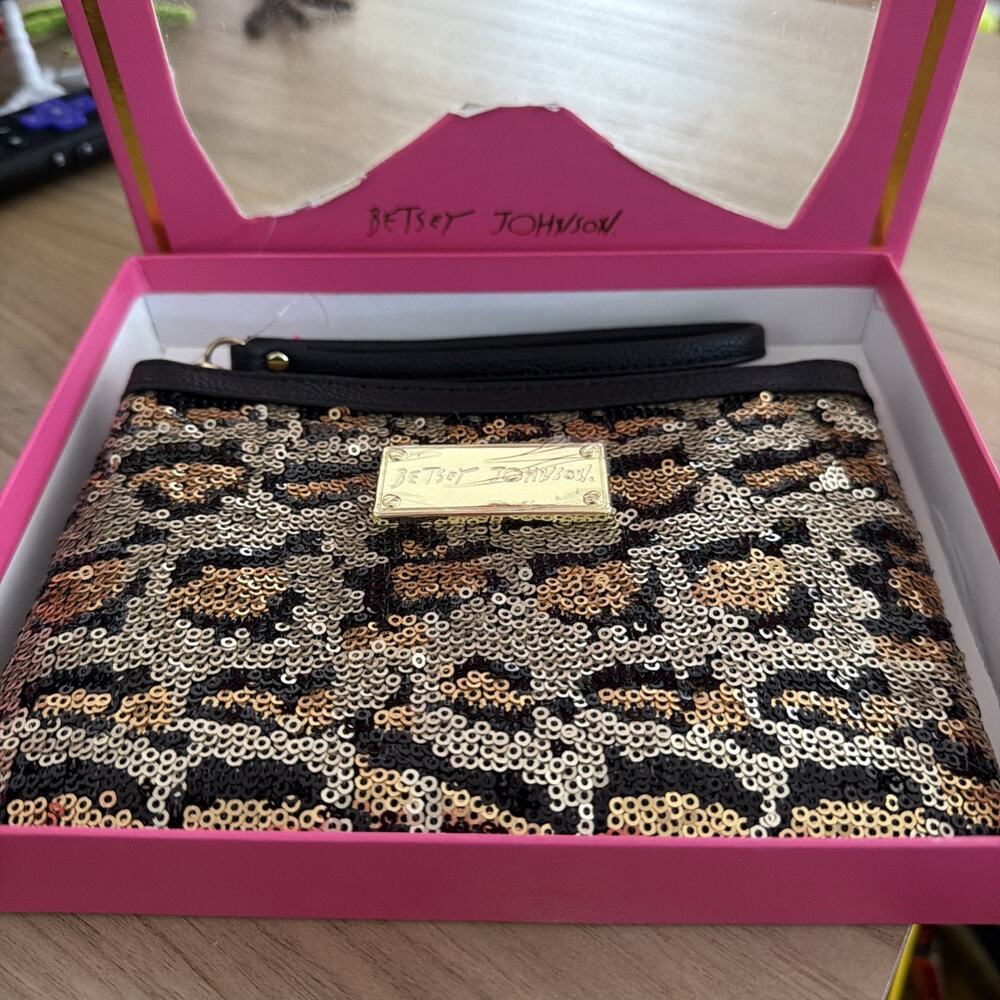 Y2k Betsy Johnson Black/gold Sequin Leopard Wristlet. NEW IN BOX